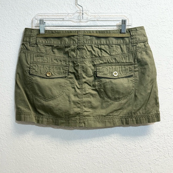 Express Green mini Skirt Sz 10
Dark Green, Olive or Army - Picture 2 of 5